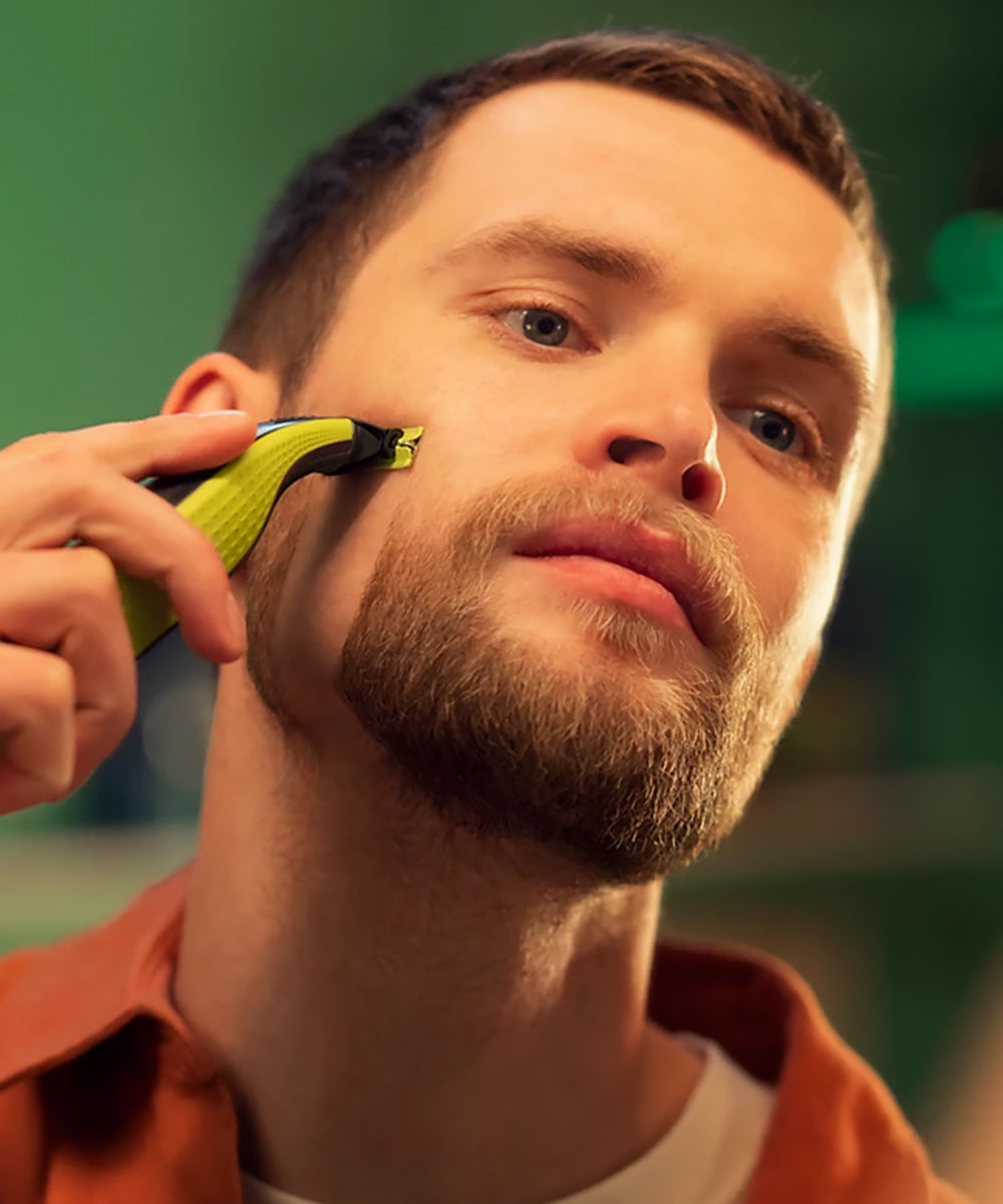 مجموعة فيليبس OneBlade للعناية بالوجه 3 في 1 للتشذيب والتحديد والحلاقة
